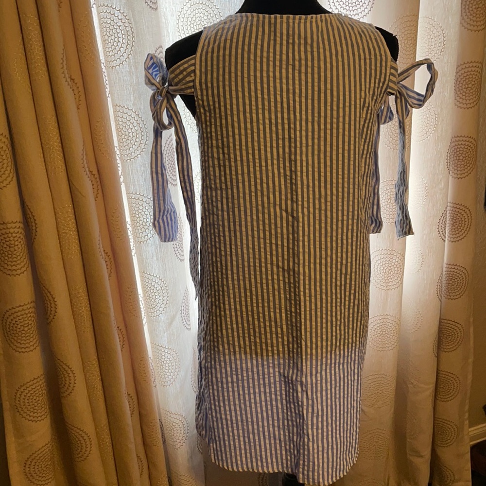 NWOT cold shoulder dress - Picture 3 of 8